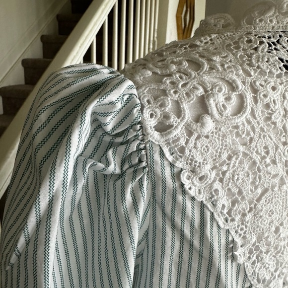 Sea New York Elegant White and Green Striped Lace Blouse - Picture 4 of 14